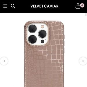 NWT (new in box) Velvet Caviar Khaki Croc iPhone 15 Pro phonecase w/Magsafe Grip